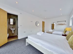 Photo 18- click for photo gallery